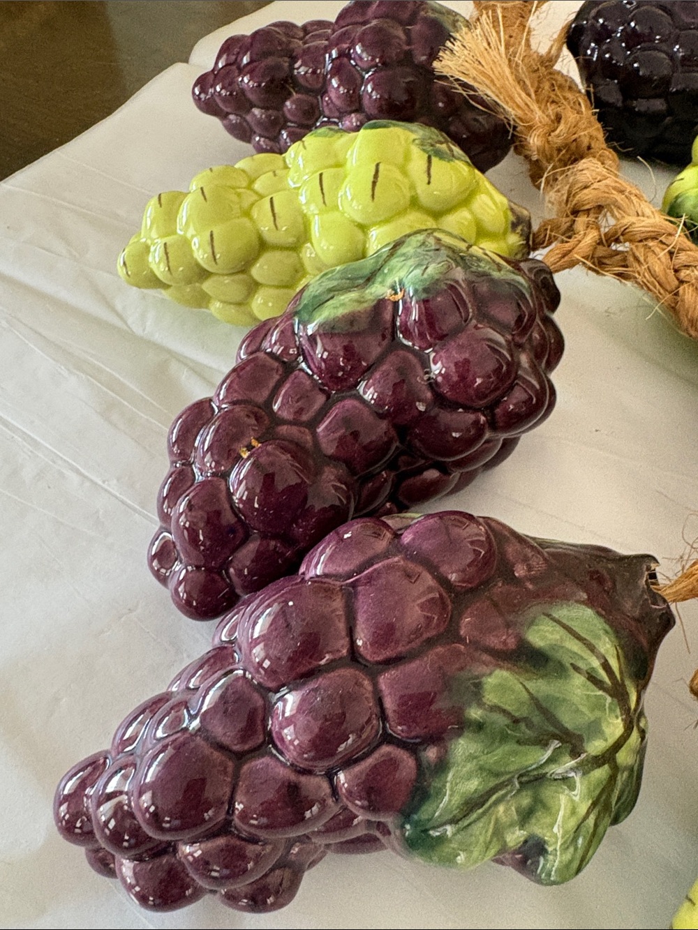 Ceramic Tuscan Italy Hanging Grape Cluster On Jute Cord Wall Hanging Decor 3D - Picture 3 of 8